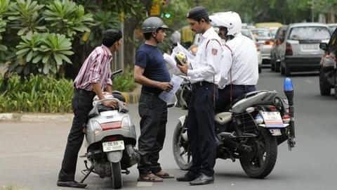 दिल्ली: पुलिसकर्मियों ने ट्रैफिक नियम तोड़े तो लगेगा दोगुना जुर्माना, आदेश हुआ जारी दिल्ली: पुलिसकर्मियों ने ट्रैफिक नियम तोड़े तो लगेगा दोगुना जुर्माना, आदेश हुआ जारी