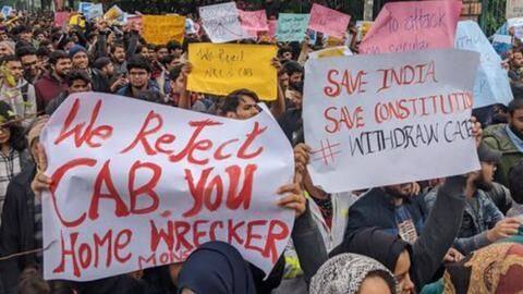 नागरिकता कानून का विरोध: ममता ने बुलाई रैली, केरल में सरकार और विपक्ष का साझा प्रदर्शन नागरिकता कानून का विरोध: ममता ने बुलाई रैली, केरल में सरकार और विपक्ष का साझा प्रदर्शन