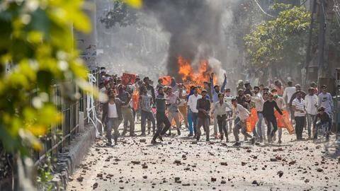 दिल्ली: इस हिंदू परिवार का धर्म है इंसानियत, 1984 में सिखों, इस बार मुस्लिमों को बचाया दिल्ली: इस हिंदू परिवार का धर्म है इंसानियत, 1984 में सिखों, इस बार मुस्लिमों को बचाया