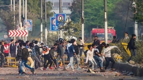 दिल्ली: जाफराबाद और मौजपुर से हटे प्रदर्शनकारी, हाई कोर्ट जजों ने आधी रात में की सुनवाई दिल्ली: जाफराबाद और मौजपुर से हटे प्रदर्शनकारी, हाई कोर्ट जजों ने आधी रात में की सुनवाई