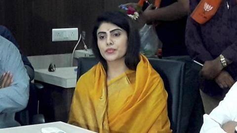 जामनगर से भाजपा के टिकट पर चुनाव लड़ सकती है रविंद्र जडेजा की पत्नी रिवाबा जामनगर से भाजपा के टिकट पर चुनाव लड़ सकती है रविंद्र जडेजा की पत्नी रिवाबा