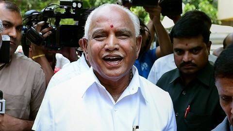 कोरोना वायरस: लोगों को भीड़ से बचने की सलाह देने वाले येदियुरप्पा खुद शादी में पहुंचे कोरोना वायरस: लोगों को भीड़ से बचने की सलाह देने वाले येदियुरप्पा खुद शादी में पहुंचे