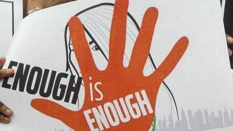 उत्तर प्रदेश: रेप के बाद जिंदा जलाई गई नाबालिग पीड़िता ने नौ दिन बाद दम तोड़ा उत्तर प्रदेश: रेप के बाद जिंदा जलाई गई नाबालिग पीड़िता ने नौ दिन बाद दम तोड़ा