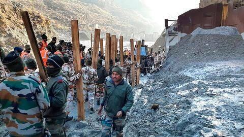 उत्तराखंड बाढ़: अब तक 36 शव बरामद, तपोवन सुरंग के पास राहत अभियान फिर शुरू उत्तराखंड बाढ़: अब तक 36 शव बरामद, तपोवन सुरंग के पास राहत अभियान फिर शुरू