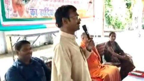 भाजपा विधायक का घटिया बयान, बोले- अब कोई भी गोरी कश्मीरी लड़की से शादी कर सकेगा भाजपा विधायक का घटिया बयान, बोले- अब कोई भी गोरी कश्मीरी लड़की से शादी कर सकेगा