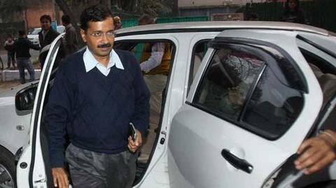 दिल्लीः केजरीवाल के काफिले पर हमला, AAP ने लगाया भाजपा पर आरोप दिल्लीः केजरीवाल के काफिले पर हमला, AAP ने लगाया भाजपा पर आरोप