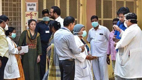 बंगाल: कोरोना वायरस के कारण छोड़ना पड़ा केरल, घर आते ही लॉटरी से लखपति बना शख्स बंगाल: कोरोना वायरस के कारण छोड़ना पड़ा केरल, घर आते ही लॉटरी से लखपति बना शख्स