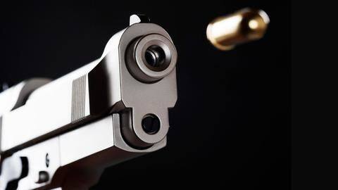 बेंगलुरू में पत्नी की हत्या कर कोलकाता आया, सास को गोली मारकर की आत्महत्या बेंगलुरू में पत्नी की हत्या कर कोलकाता आया, सास को गोली मारकर की आत्महत्या