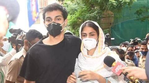 9 सितंबर तक NCB की रिमांड में भेजे गए शौविक चक्रवर्ती, रिया से कराया जाएगा आमना-सामना 9 सितंबर तक NCB की रिमांड में भेजे गए शौविक चक्रवर्ती, रिया से कराया जाएगा आमना-सामना