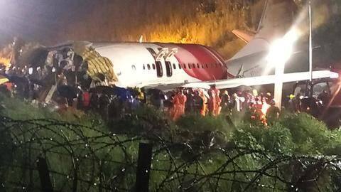 केरल विमान हादसा: अब तक 18 की मौत, जांच के लिए दो टीमें गठित केरल विमान हादसा: अब तक 18 की मौत, जांच के लिए दो टीमें गठित