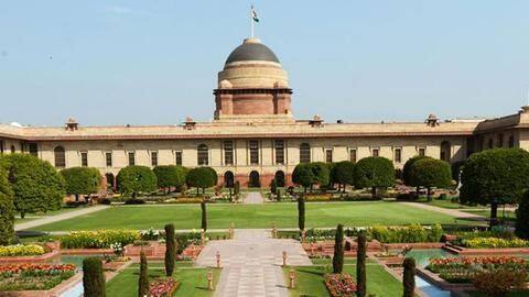 टिंडर पर महिला ने दी राष्ट्रपति भवन उड़ाने और परमाणु हमले की धमकी, तलाश शुरू टिंडर पर महिला ने दी राष्ट्रपति भवन उड़ाने और परमाणु हमले की धमकी, तलाश शुरू