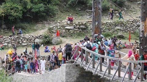 जम्मू-कश्मीरः अमरनाथ यात्रा के बाद मचेल माता यात्रा भी रोकी गई, राज्यपाल से मिले उमर अब्दुला जम्मू-कश्मीरः अमरनाथ यात्रा के बाद मचेल माता यात्रा भी रोकी गई, राज्यपाल से मिले उमर अब्दुला