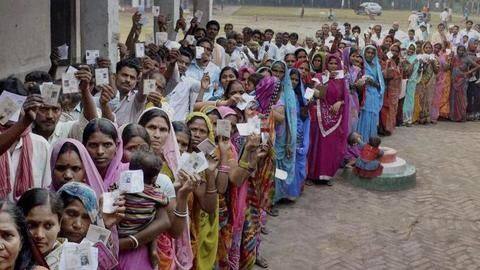 लोकसभा चुनाव: पहले चरण के लिए वोटिंग जारी, कई बड़े नामों की किस्मत दांव पर लोकसभा चुनाव: पहले चरण के लिए वोटिंग जारी, कई बड़े नामों की किस्मत दांव पर