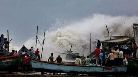 गुजरात तट से नहीं टकराएगा वायु, रातभर में बदला रास्ता, ऐहतियात के तौर पर सेना तैनात गुजरात तट से नहीं टकराएगा वायु, रातभर में बदला रास्ता, ऐहतियात के तौर पर सेना तैनात