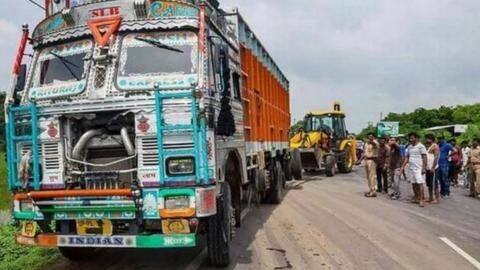 उन्नाव केसः कार को टक्कर मारने वाले ट्रक के मालिक ने बोला झूठ? पढ़ें बड़ा खुलासा उन्नाव केसः कार को टक्कर मारने वाले ट्रक के मालिक ने बोला झूठ? पढ़ें बड़ा खुलासा