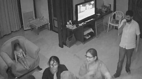 हाईकोर्ट के रिटायर्ड जज पर बहु ने लगाया दहेज प्रताड़ना का आरोप, सामने आया वीडियो हाईकोर्ट के रिटायर्ड जज पर बहु ने लगाया दहेज प्रताड़ना का आरोप, सामने आया वीडियो