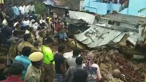 तमिलनाडु: भारी बारिश के कारण स्कूल-कॉलेज बंद, कोयंबटूर में दीवार गिरने से 15 की मौत तमिलनाडु: भारी बारिश के कारण स्कूल-कॉलेज बंद, कोयंबटूर में दीवार गिरने से 15 की मौत