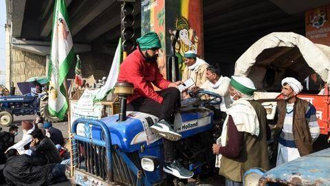 किसान प्रदर्शन: विकल्पों पर चर्चा को तैयार सरकार, कानून वापसी पर विचार नहीं- रिपोर्ट किसान प्रदर्शन: विकल्पों पर चर्चा को तैयार सरकार, कानून वापसी पर विचार नहीं- रिपोर्ट