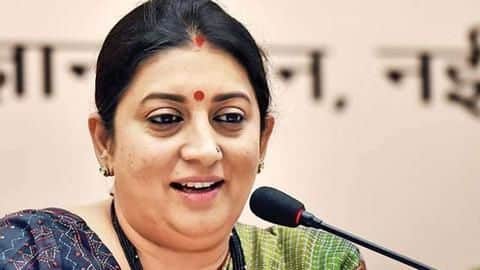 वोटों के लिए अमेठी में नमाज और मध्य प्रदेश में मंदिर जाती हैं प्रियंका- स्मृति ईरानी वोटों के लिए अमेठी में नमाज और मध्य प्रदेश में मंदिर जाती हैं प्रियंका- स्मृति ईरानी