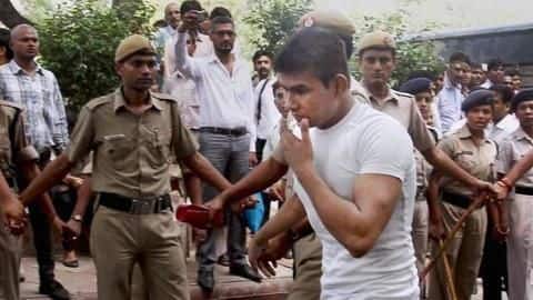 तिहाड़ जेल में बंद निर्भया के दोषी ने खुद को पहुंचाई चोट, दीवार से मारा सिर तिहाड़ जेल में बंद निर्भया के दोषी ने खुद को पहुंचाई चोट, दीवार से मारा सिर