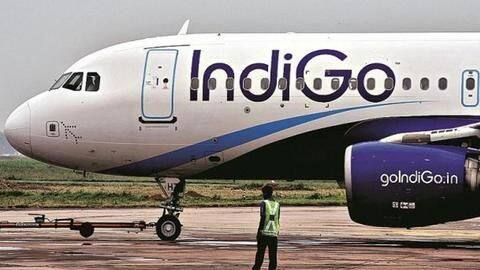 बारिश में फंसी फ्लाइट में यात्रियों को जबरन विमान में गुजारनी पड़ी रात, DGCA करेगा जांच बारिश में फंसी फ्लाइट में यात्रियों को जबरन विमान में गुजारनी पड़ी रात, DGCA करेगा जांच