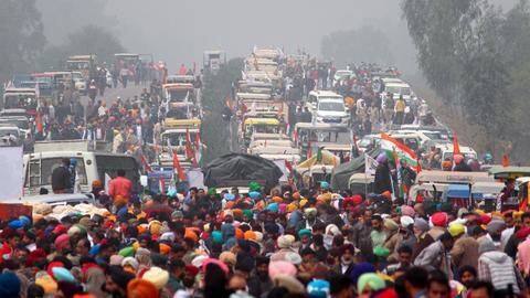 किसानों को सरकार ने फिर दिया बातचीत का न्योता, कहा- सभी मुद्दों पर वार्ता को तैयार किसानों को सरकार ने फिर दिया बातचीत का न्योता, कहा- सभी मुद्दों पर वार्ता को तैयार