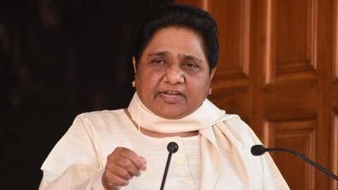 मायावती का प्रधानमंत्री पर पलटवार, कहा- नरेंद्र मोदी ने सियासी फायदे के लिए छोड़ी अपनी पत्नी मायावती का प्रधानमंत्री पर पलटवार, कहा- नरेंद्र मोदी ने सियासी फायदे के लिए छोड़ी अपनी पत्नी