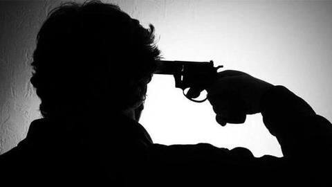 तीन हत्याओं के आरोपी ने खुद को मारी गोली, टिक-टॉक वीडियो बनाकर देता था धमकी तीन हत्याओं के आरोपी ने खुद को मारी गोली, टिक-टॉक वीडियो बनाकर देता था धमकी