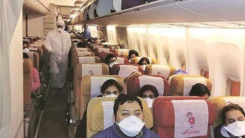 कोरोना वायरस: वुहान से 324 भारतीयों को लेकर दिल्ली लौटा एयर इंडिया का विमान कोरोना वायरस: वुहान से 324 भारतीयों को लेकर दिल्ली लौटा एयर इंडिया का विमान