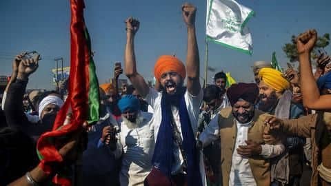 कृषि कानून: दिल्ली बॉर्डर पर प्रदर्शनों का 16वां दिन, किसानों और सरकार के बीच गतिरोध बरकरार कृषि कानून: दिल्ली बॉर्डर पर प्रदर्शनों का 16वां दिन, किसानों और सरकार के बीच गतिरोध बरकरार