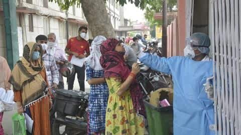 कोरोना वायरस: भारत में संक्रमितों की संख्या 93 लाख पार, बीते दिन मिले 43,082 नए मरीज कोरोना वायरस: भारत में संक्रमितों की संख्या 93 लाख पार, बीते दिन मिले 43,082 नए मरीज