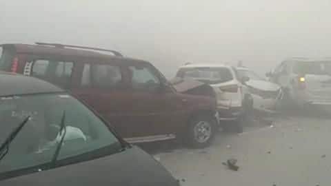 हरियाणाः कोहरे के कारण झज्जर में आपस में टकराईं 50 गाड़ियां, 7 की मौत, कई घायल हरियाणाः कोहरे के कारण झज्जर में आपस में टकराईं 50 गाड़ियां, 7 की मौत, कई घायल