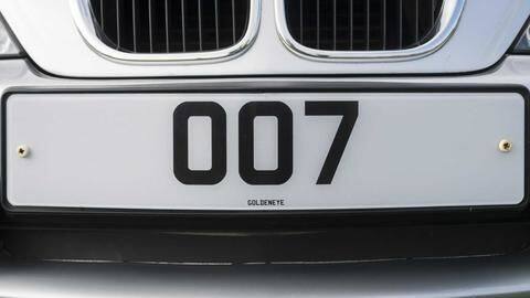 अहमदाबाद के इस शख्स ने गाड़ी के 007 नंबर के लिए खर्च दिए 34 लाख रुयये अहमदाबाद के इस शख्स ने गाड़ी के 007 नंबर के लिए खर्च दिए 34 लाख रुयये
