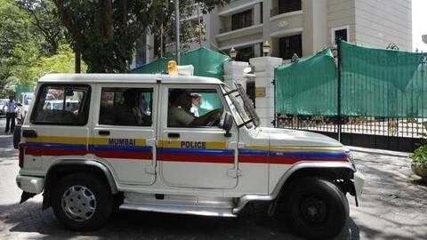 मुंबई: गर्लफ्रेंड को चाकू से गोदकर युवक ने लगाई 10वीं मंजिल से छलांग, मौत मुंबई: गर्लफ्रेंड को चाकू से गोदकर युवक ने लगाई 10वीं मंजिल से छलांग, मौत