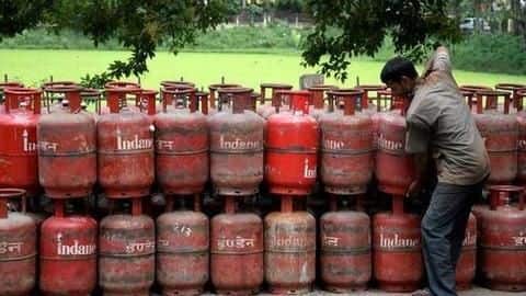 नए साल के मौके पर तोहफा, कम हुए रसोई गैस के दाम नए साल के मौके पर तोहफा, कम हुए रसोई गैस के दाम