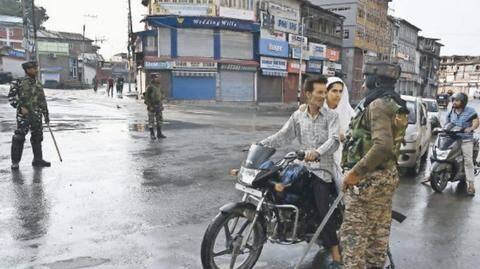 कश्मीर के कई इलाकों में लैंडलाइन सेवा बहाल, जम्मू के पांच जिलों में इंटरनेट दोबारा शुरू कश्मीर के कई इलाकों में लैंडलाइन सेवा बहाल, जम्मू के पांच जिलों में इंटरनेट दोबारा शुरू