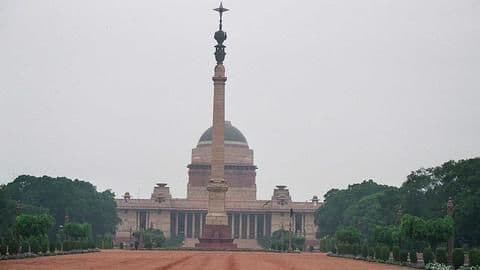 कोरोना वायरस ने अब राष्ट्रपति भवन में दी दस्तक, 125 परिवारों को किया गया क्वारंटाइन कोरोना वायरस ने अब राष्ट्रपति भवन में दी दस्तक, 125 परिवारों को किया गया क्वारंटाइन