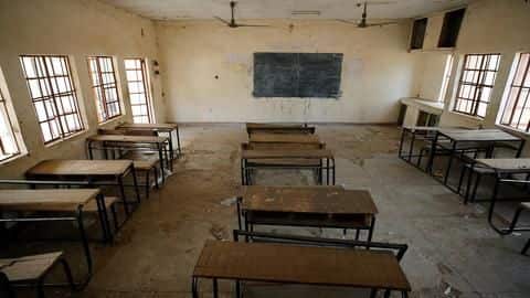 उत्तर प्रदेश: एक साथ 25 स्कूलों में 'पढ़ाकर' शिक्षिका ने कमाए एक करोड़, जांच शुरू उत्तर प्रदेश: एक साथ 25 स्कूलों में 'पढ़ाकर' शिक्षिका ने कमाए एक करोड़, जांच शुरू