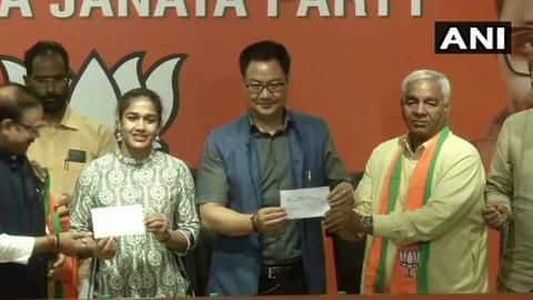 अपने पिता के साथ भारतीय जनता पार्टी में शामिल हुईं रेसलर बबीता फोगाट अपने पिता के साथ भारतीय जनता पार्टी में शामिल हुईं रेसलर बबीता फोगाट