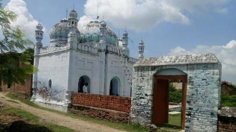 सांप्रदायिक सौहार्द्र की मिसाल: इस गांव में हिंदू कर रहे हैं सदियों पुरानी मस्जिद की देखरेख सांप्रदायिक सौहार्द्र की मिसाल: इस गांव में हिंदू कर रहे हैं सदियों पुरानी मस्जिद की देखरेख