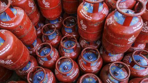 LPG सिलेंडर के साथ मिलता है लाखों रुपये का इंश्योरेंस कवर, जानें क्या है पूरी प्रोसेस LPG सिलेंडर के साथ मिलता है लाखों रुपये का इंश्योरेंस कवर, जानें क्या है पूरी प्रोसेस