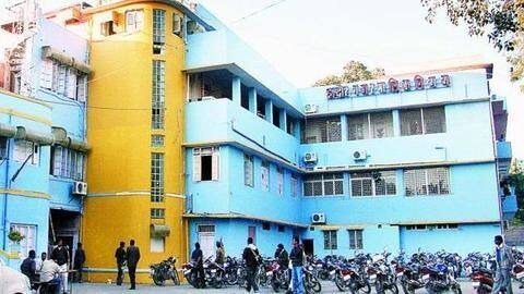 इंदौर: जब 'जन गण मन' के बीच में ही 'वंदे मातरम' गाने लगे पार्षद, वीडियो वायरल इंदौर: जब 'जन गण मन' के बीच में ही 'वंदे मातरम' गाने लगे पार्षद, वीडियो वायरल