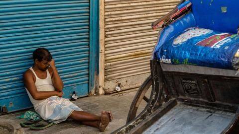 लगातार बढ़ रहे दिहाड़ी मजदूरों की आत्महत्या के मामले, बीते साल 32,563 ने ली अपनी जान लगातार बढ़ रहे दिहाड़ी मजदूरों की आत्महत्या के मामले, बीते साल 32,563 ने ली अपनी जान