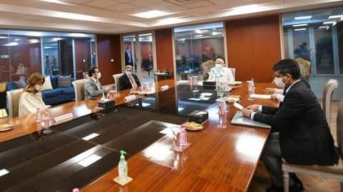There was a detailed discussion with the Prime Minister about the vaccine - Poonawala Discussed in detail about the vaccine with the Prime Minister - Poonawala