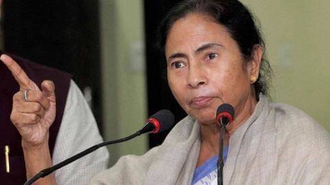 केंद्र के इशारे पर हो रहा मेरा फोन टैप, बात करने की आजादी नहीं- ममता बनर्जी केंद्र के इशारे पर हो रहा मेरा फोन टैप, बात करने की आजादी नहीं- ममता बनर्जी