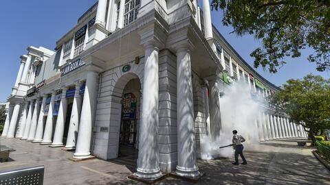 दिल्ली: कोरोना संक्रमण के हॉटस्पॉट बनकर उभर रहे कनॉट प्लेस और करोलबाग समेत 33 इलाके दिल्ली: कोरोना संक्रमण के हॉटस्पॉट बनकर उभर रहे कनॉट प्लेस और करोलबाग समेत 33 इलाके