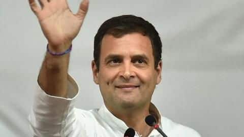आचार संहिता के उल्लंघन के आरोप में राहुल गांधी को चुनाव आयोग का नोटिस आचार संहिता के उल्लंघन के आरोप में राहुल गांधी को चुनाव आयोग का नोटिस