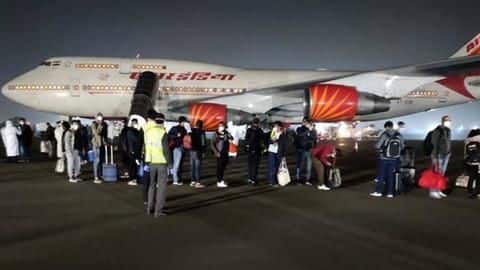 कोरोना वायरस: जापान और चीन से भारतीयों को लेकर दिल्ली लौटे दो विशेष विमान कोरोना वायरस: जापान और चीन से भारतीयों को लेकर दिल्ली लौटे दो विशेष विमान