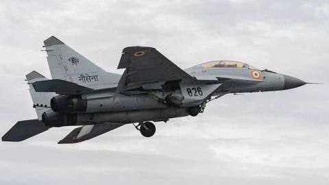 भारतीय नौसेना का MiG-29K ट्रेनर विमान दुर्घटनाग्रस्त, एक पायलट लापता भारतीय नौसेना का MiG-29K ट्रेनर विमान दुर्घटनाग्रस्त, एक पायलट लापता