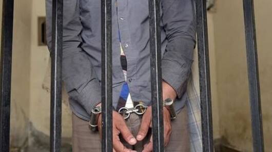 पेशाब पिलाने के आरोप में पुलिसकर्मी निलंबित
